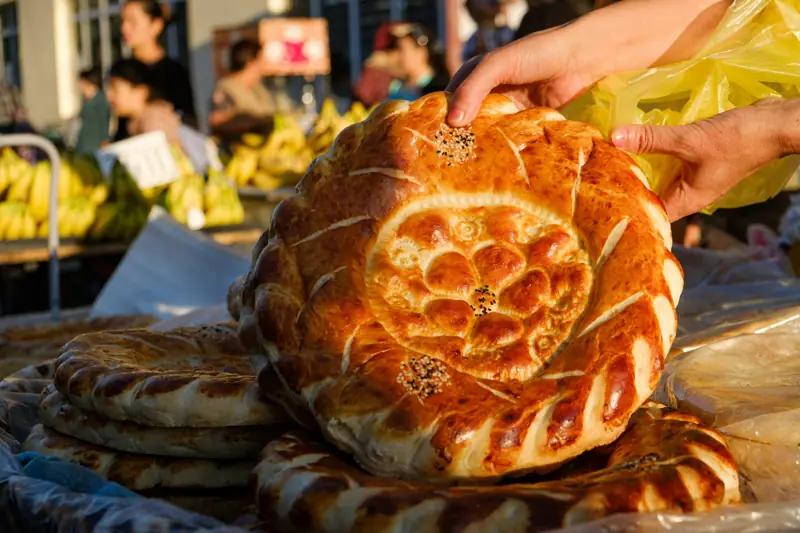 Узбекские лепёшки на базаре